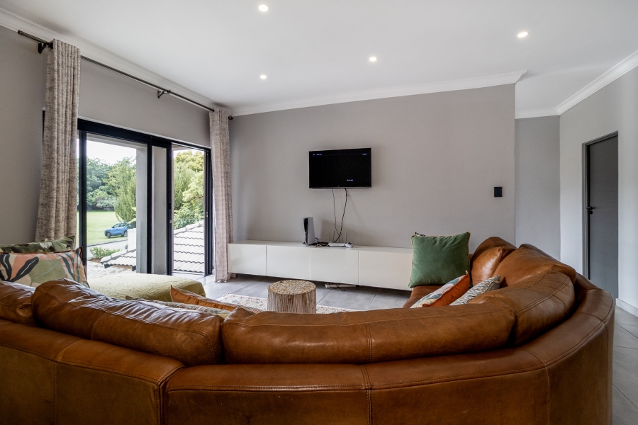 6 Bedroom Property for Sale in WestLake Country Safari Estate North West